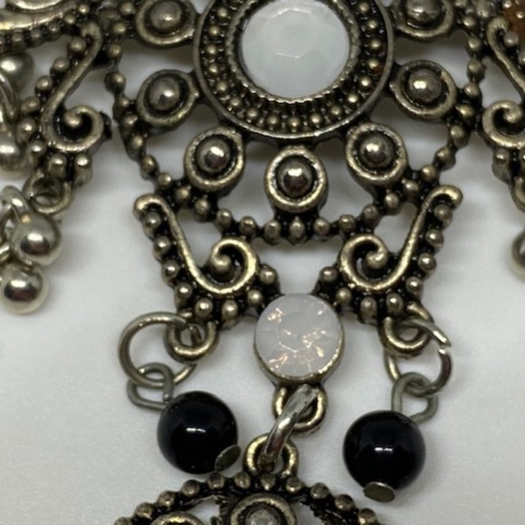 💋 Layered Silver Bib Necklace - Picture 6 of 7